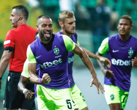 Лудогорец се измъчи много, но успя да стигне до групите на Лига Европа