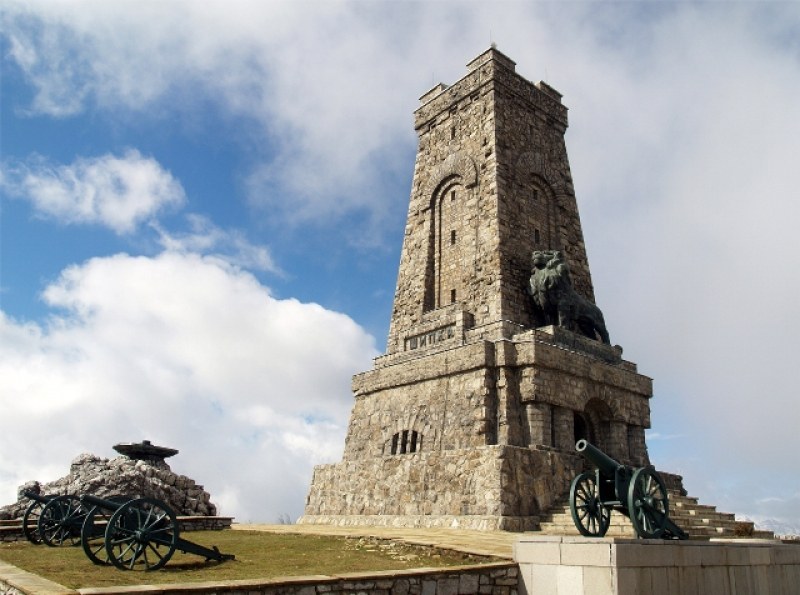 На този ден: Открит е Паметникът на свободата на връх Шипка