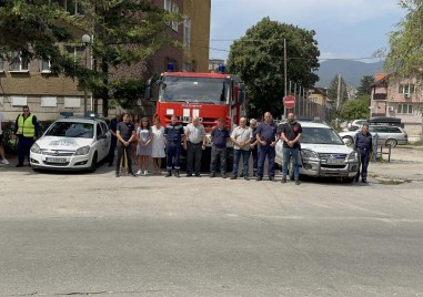 Всички служители в полицията и пожарната в Пазарджик и цялата