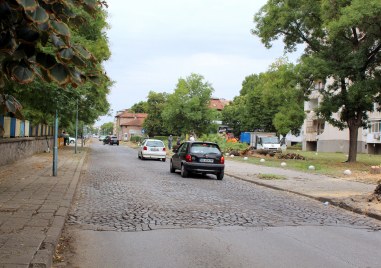 Движението по ул Даме Груев в участъка между Тодор Александров