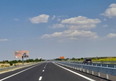 Катастрофа на АМ Тракия в посока Бургас предизвика огромни тапи  Влекач