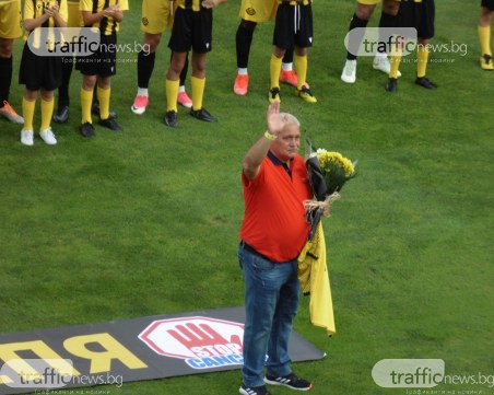 Ботев награди Славчо Хорозов преди двубоя със Септември