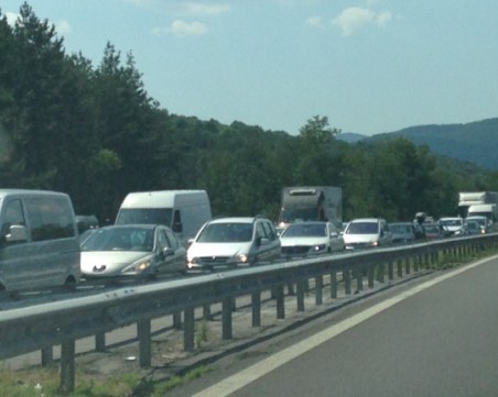 Катастрофа затапи движението на АМ 