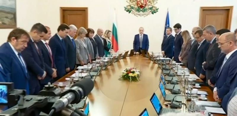 Премиерът: Причината за смъртта на полицаите е в нарушените граници