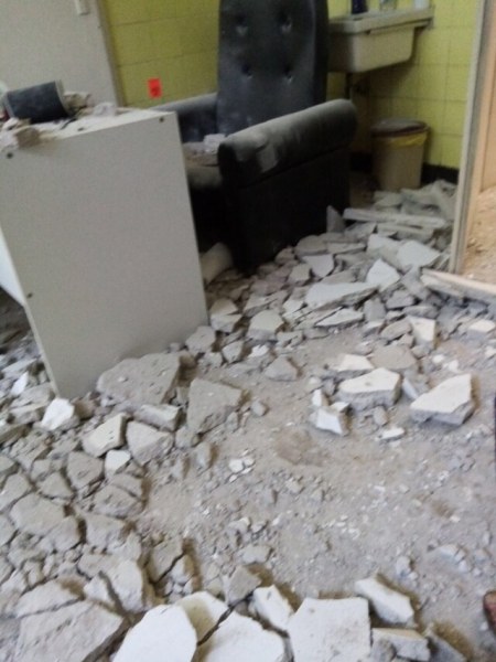 Таван се срути в болница в Ботевград, две жени пострадаха