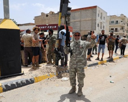 12 убити и 87 ранени при сблъсъци в Триполи