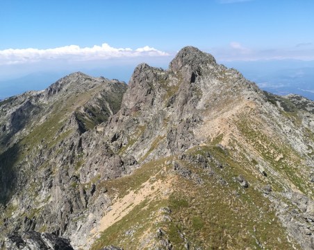 Млада жена е в тежко състояние след падане в един от улеите на връх Стражите в Пирин