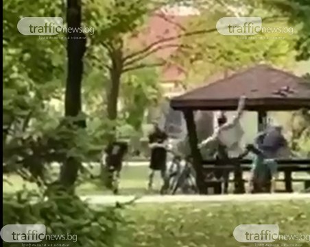 Тийнейджъри се гаврят и бият мъж в Кючука!