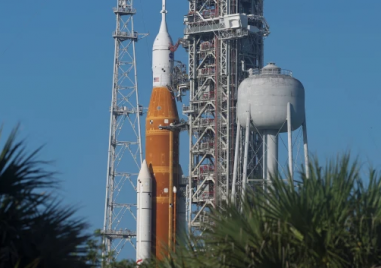 Около 15 часа и 20 минути българско време в понеделник