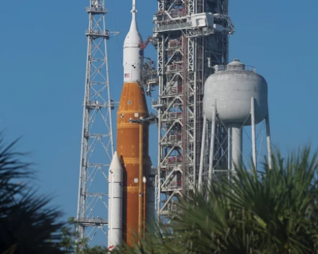 Часове до изстрелването на най-мощната ракета към Луната