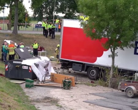 Камион излезе от пътя и се вряза в празнуващи в Нидерландия, най-малко трима убити