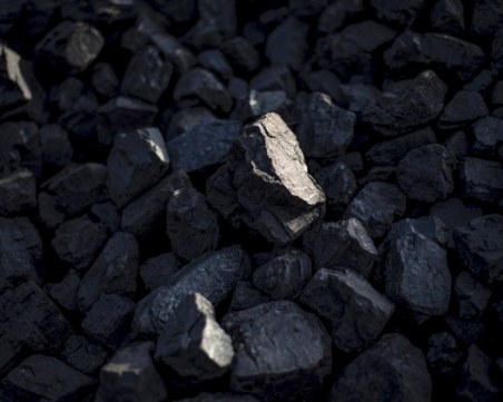 Километрични опашки за въглища се извиха в Полша