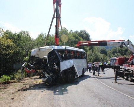 Петима загинаха при тежка катастрофа в Турция, над 30 са ранени