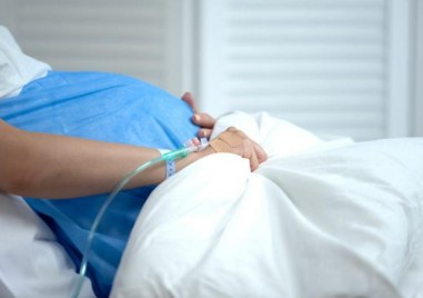 Родилка почина след планирано секцио Раждането е започнало в болницата