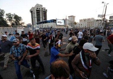 Двама души загинаха при днешните протести в Багдад  избухнали след решението на