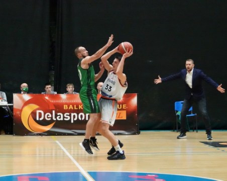 Академик запази още един играч, подписа и с юноша