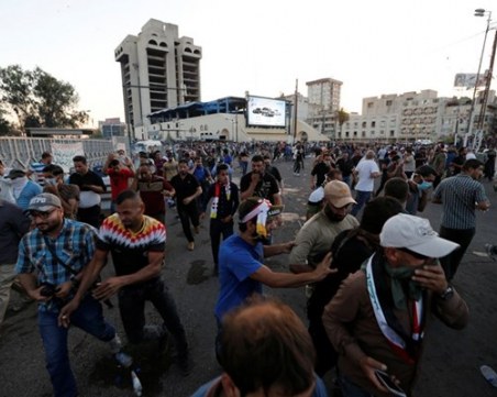 Двама загинали и 19 ранени при безредици в центъра на Багдад