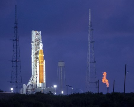 НАСА отмени полета на най-мощната си ракета 