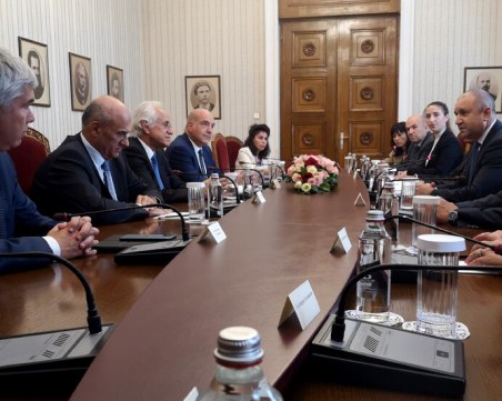 Радев: Важно е да увеличим доставките на втечнен газ през Гърция