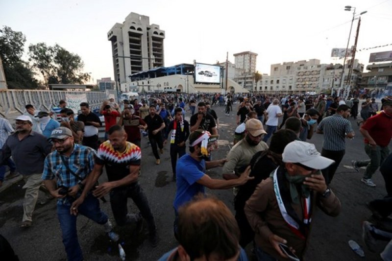 Двама души загинаха при днешните протести в Багдад, избухнали след решението на