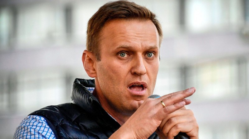 Руски журналист беше обвинен в Русия, че е дарил 16 долара на организация на Навални