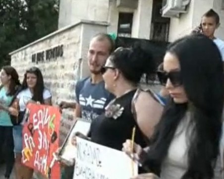 Близки на починалата млада родилка смятат, че лекарска грешка е в основната на смъртта й