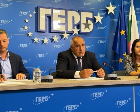 Делян Добрев ще е свидетел на Бойко Борисов по делото с Кирил Петков