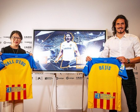 Кавани се завръща, подписа с испански отбор