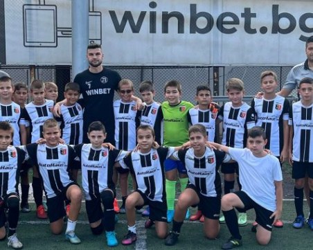 Петър Витанов и набор 2012 на Локомотив подгряха за дербито с песни