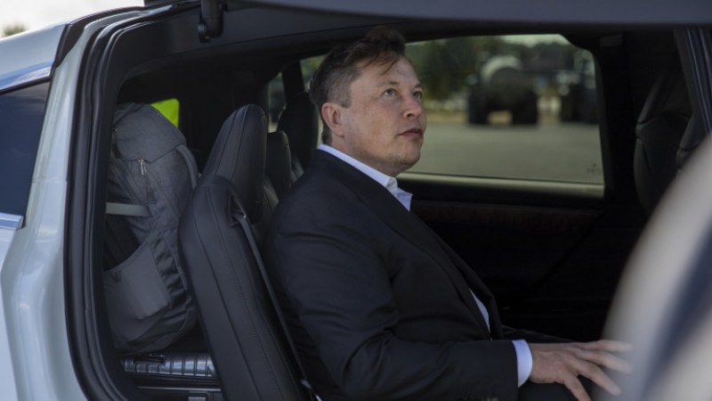 Съдят Tesla поради фалшиви сработвания на автоматичните спирачки в Model 3