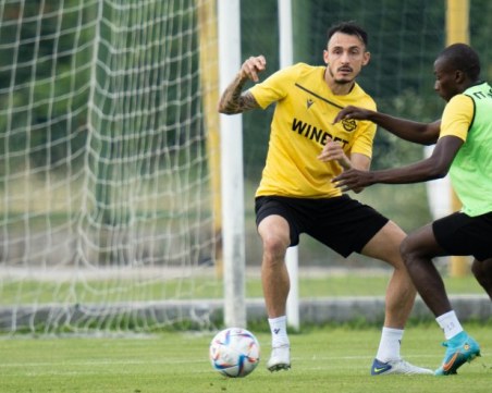 Ботев вдига защитник за дербито с Локомотив