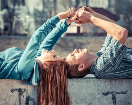 Мъжкото влюбване в четири невероятни фази