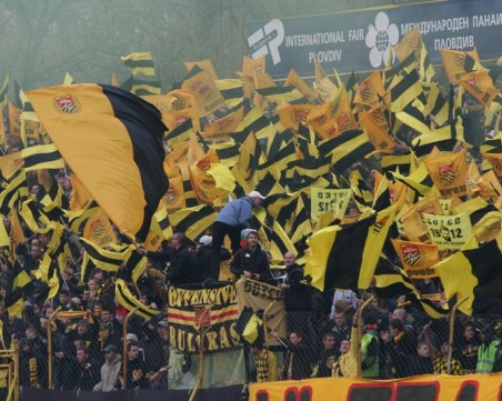 Само 300 бултраси ще подкрепят Ботев на 