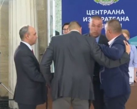 ЦИК изтегли номерата на партиите за изборите, избухна скандал