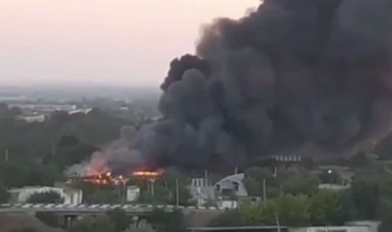 Пожар избухна в нефтобаза в Крим