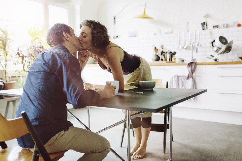 Помагало за обвързани жени: как да станете най-добрата любовница за своя мъж