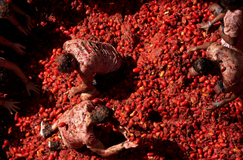Известният традиционен бой с домати Ла томатина“ във Валенсия беше