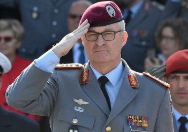 Началникът на отбраната на Германия предупреди в сряда че Западът