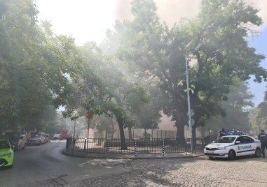 Огромен пожар  в училище Душо Хаджидеков предава репортер на trafficNews  