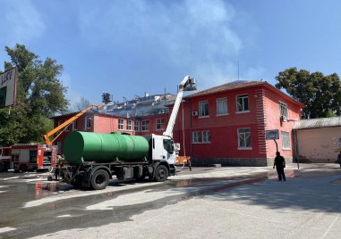 Пожарът в ОУ Душо Хаджидеков е потушен съобщиха от пловдивската
