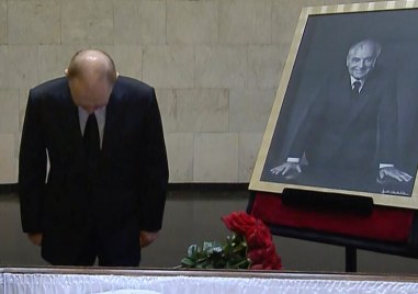 Владимир Путин се поклони пред ковчега с тленните останки на