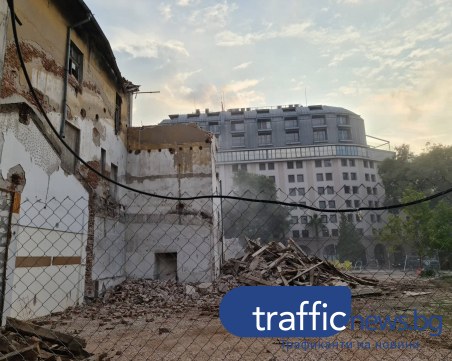 Събориха склада на бул.