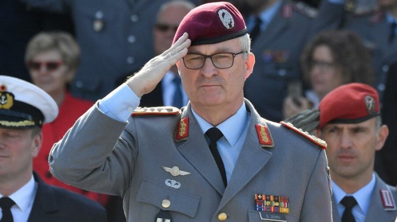 Началникът на отбраната на Германия предупреди в сряда, че Западът