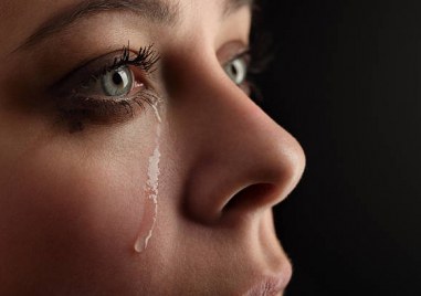 Химическите компоненти на женските сълзи които рукват под влиянието на
