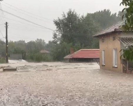 Частично бедствено положение в пет села в Карловско! Скъсала се е дига