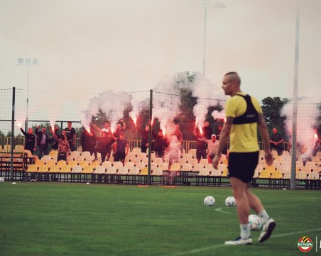 Феновете на Ботев надъхаха футболистите преди дербито