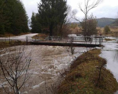 Река преля в Карловско, има евакуирани хора