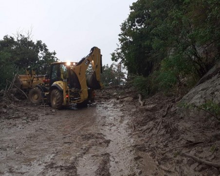 Свлачище затвори Беклемето
