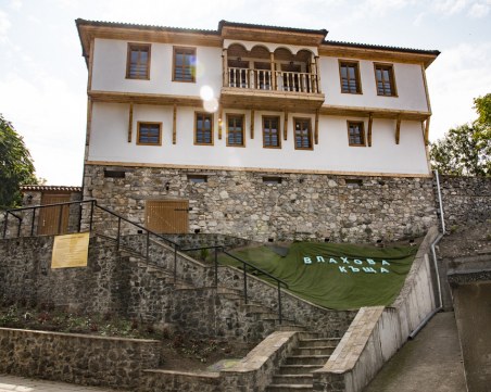 Винени дегустации и турове на забележителности в община 