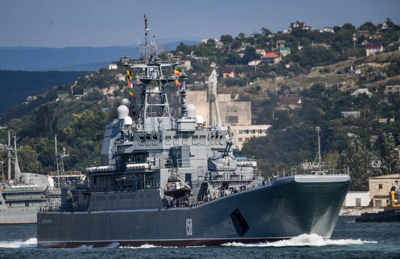 Кораб с украинско зърно блокира Босфора